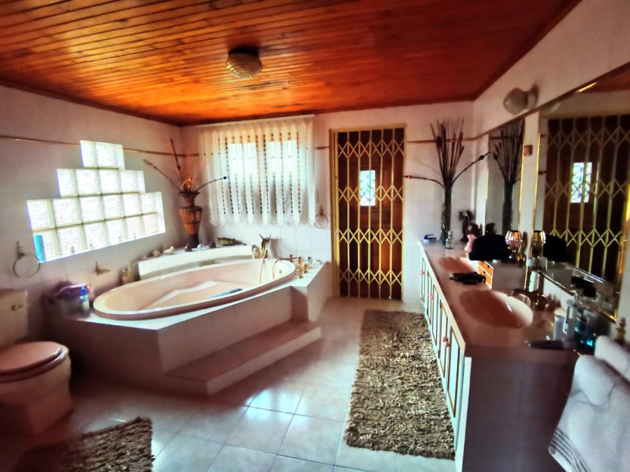 5 Bedroom Property for Sale in Magalieskruin Gauteng