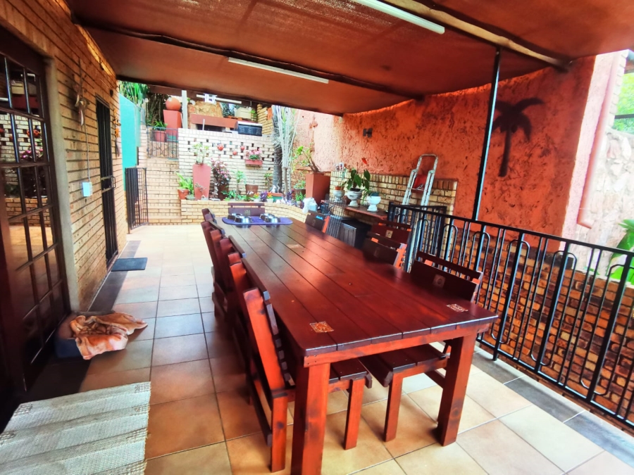 5 Bedroom Property for Sale in Magalieskruin Gauteng