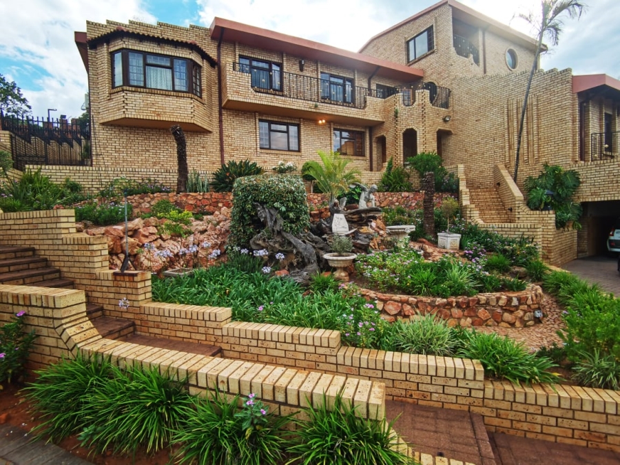 5 Bedroom Property for Sale in Magalieskruin Gauteng