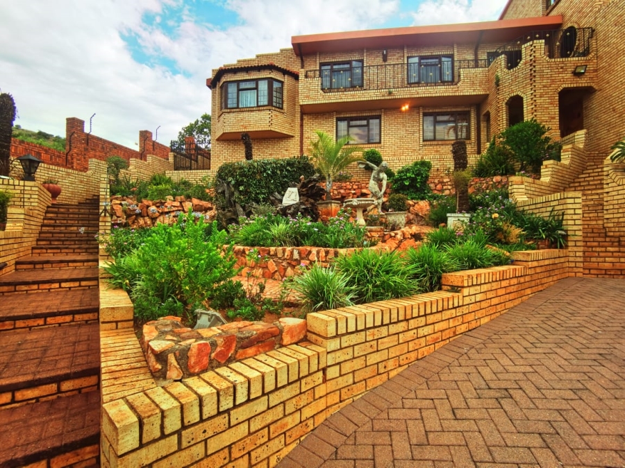 5 Bedroom Property for Sale in Magalieskruin Gauteng