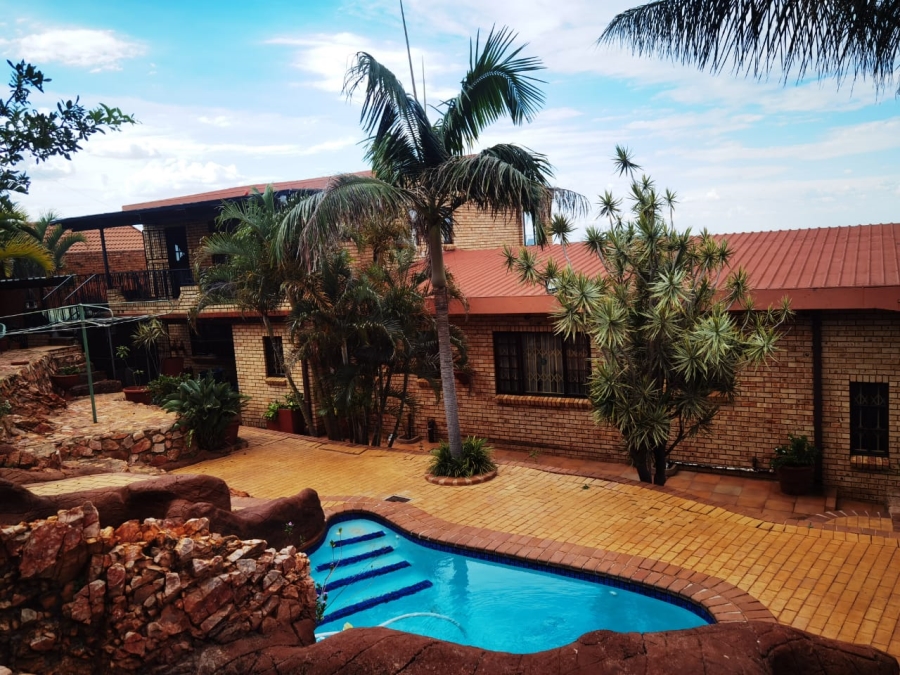 5 Bedroom Property for Sale in Magalieskruin Gauteng