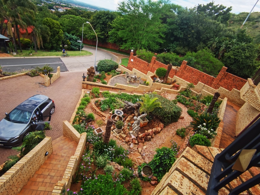 5 Bedroom Property for Sale in Magalieskruin Gauteng