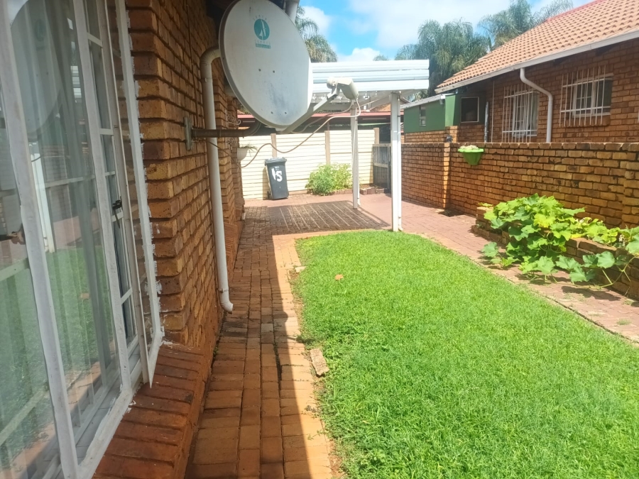 2 Bedroom Property for Sale in Hesteapark Gauteng