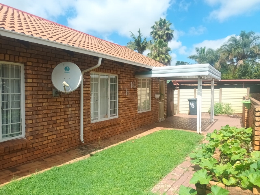2 Bedroom Property for Sale in Hesteapark Gauteng