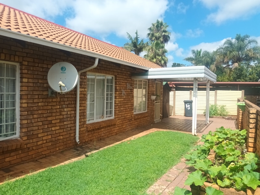 2 Bedroom Property for Sale in Hesteapark Gauteng