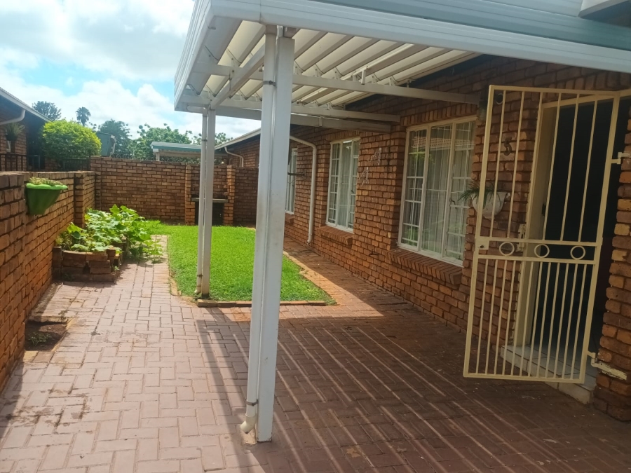 2 Bedroom Property for Sale in Hesteapark Gauteng