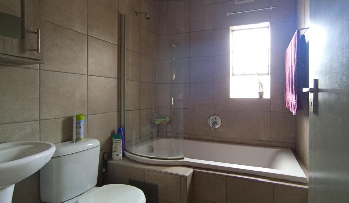 2 Bedroom Property for Sale in Montana Tuine Gauteng