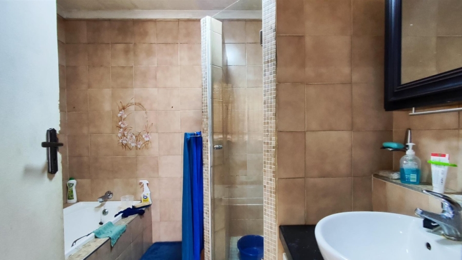 4 Bedroom Property for Sale in Selcourt Gauteng