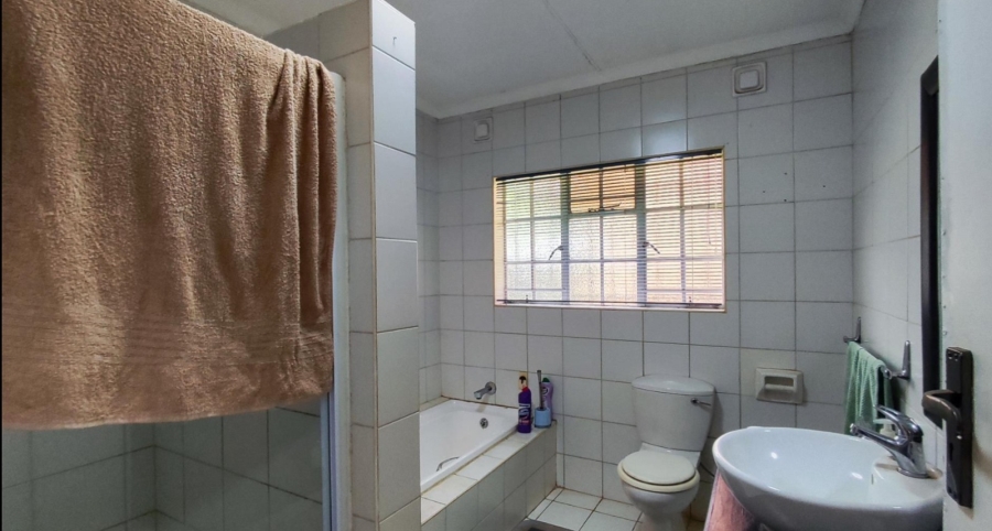 4 Bedroom Property for Sale in Selcourt Gauteng