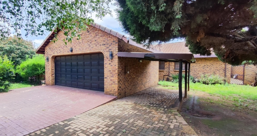 4 Bedroom Property for Sale in Selcourt Gauteng