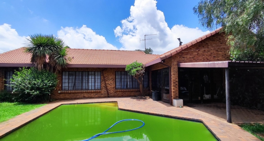 4 Bedroom Property for Sale in Selcourt Gauteng