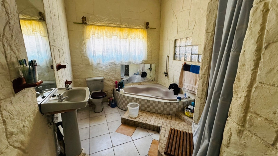 4 Bedroom Property for Sale in Vleikop A H Gauteng