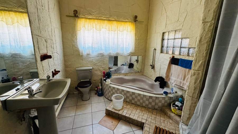 4 Bedroom Property for Sale in Vleikop A H Gauteng