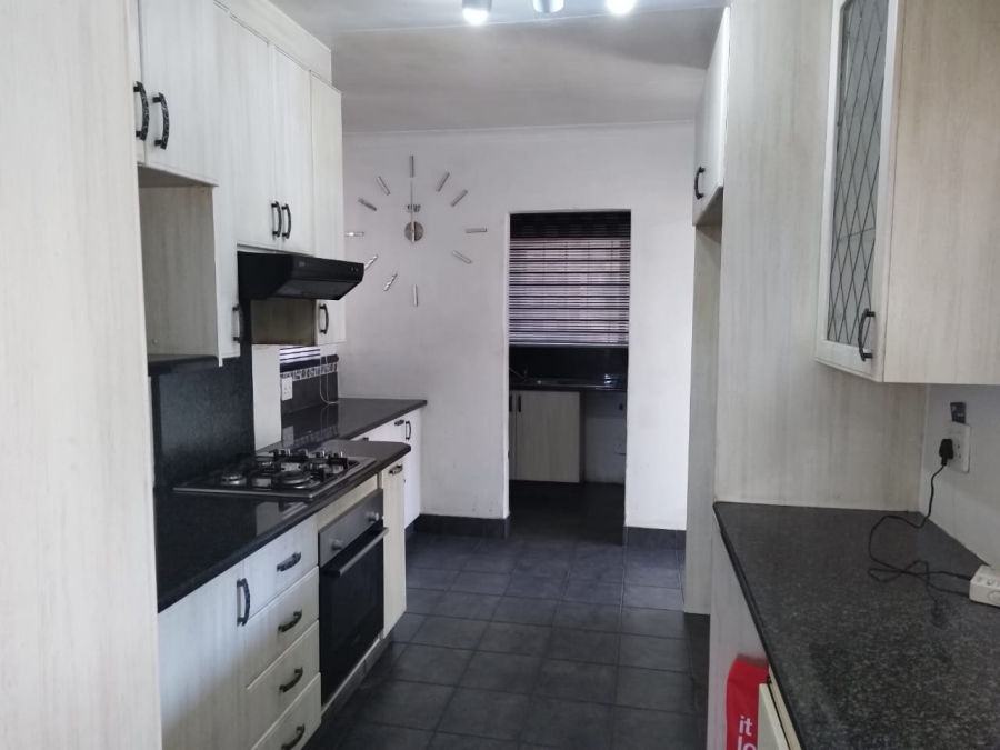 4 Bedroom Property for Sale in Birchleigh North Gauteng