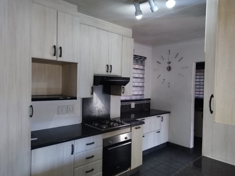 4 Bedroom Property for Sale in Birchleigh North Gauteng