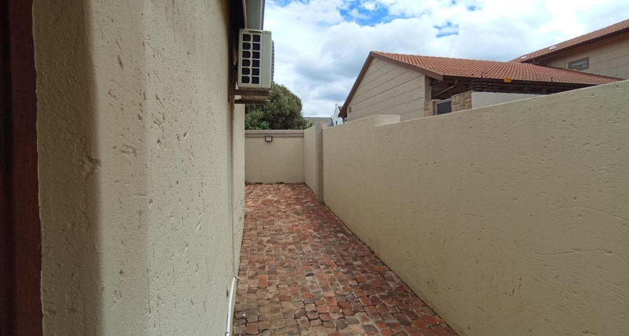 5 Bedroom Property for Sale in Moreleta Park Gauteng