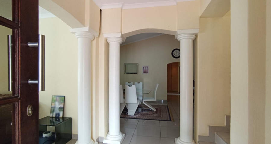 5 Bedroom Property for Sale in Moreleta Park Gauteng