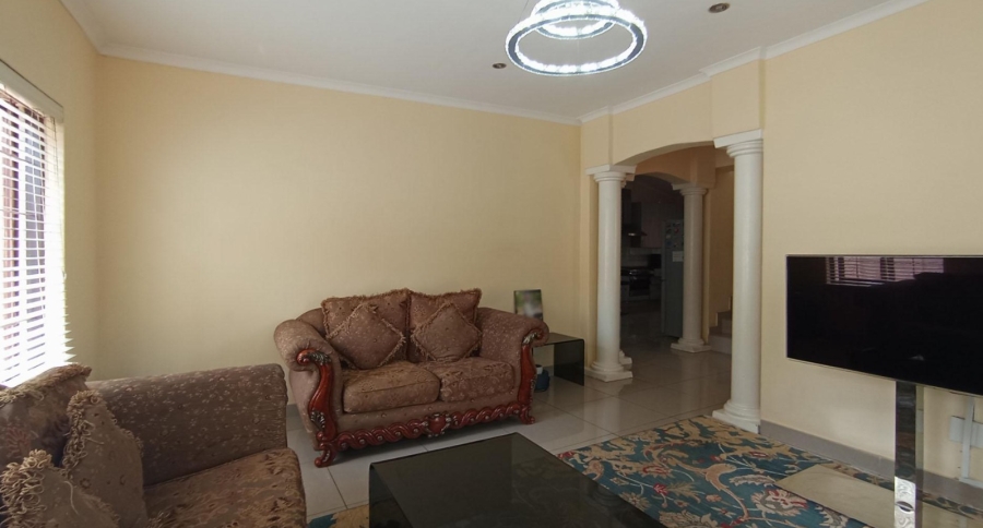 5 Bedroom Property for Sale in Moreleta Park Gauteng