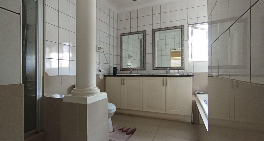 5 Bedroom Property for Sale in Moreleta Park Gauteng