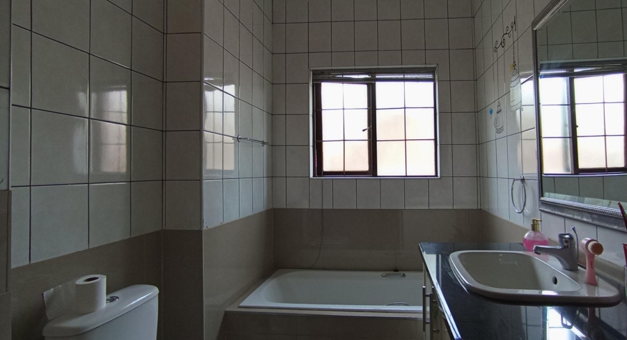 5 Bedroom Property for Sale in Moreleta Park Gauteng