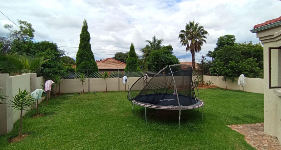 5 Bedroom Property for Sale in Moreleta Park Gauteng