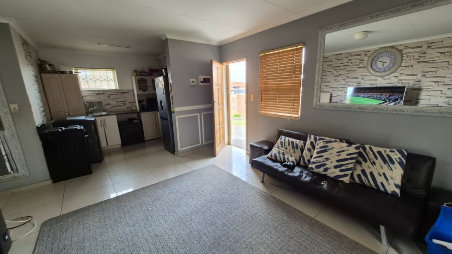 2 Bedroom Property for Sale in Cloverdene Gauteng