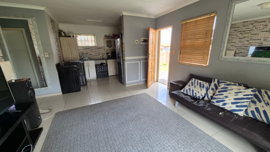 2 Bedroom Property for Sale in Cloverdene Gauteng