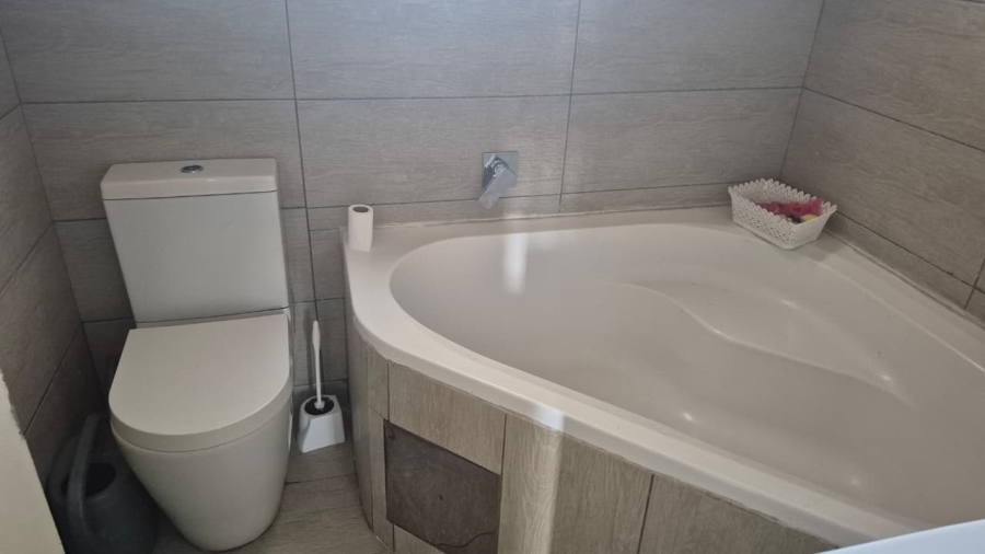 2 Bedroom Property for Sale in Cloverdene Gauteng