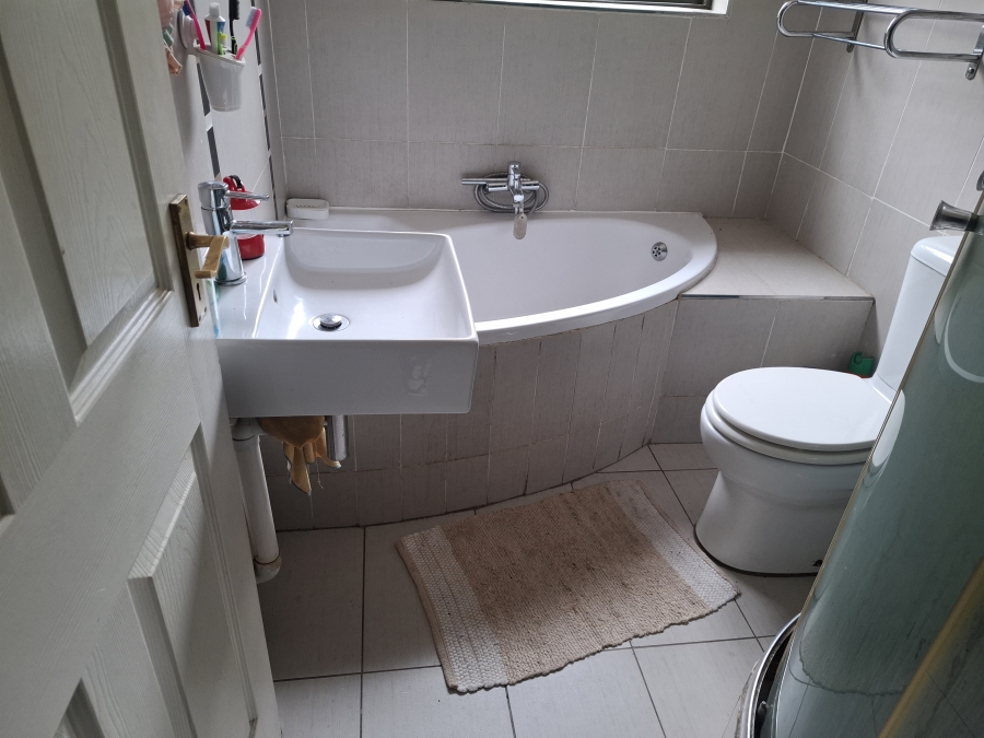 4 Bedroom Property for Sale in Glen Erasmia Gauteng