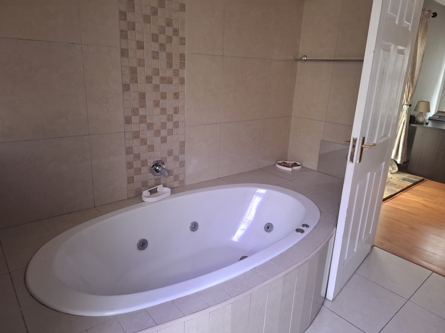 4 Bedroom Property for Sale in Glen Erasmia Gauteng