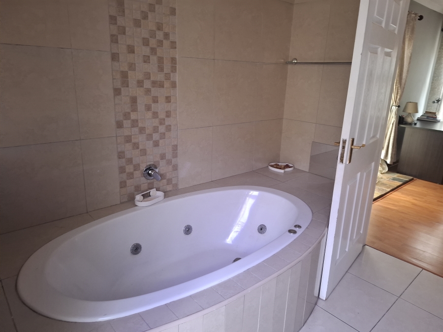 4 Bedroom Property for Sale in Glen Erasmia Gauteng