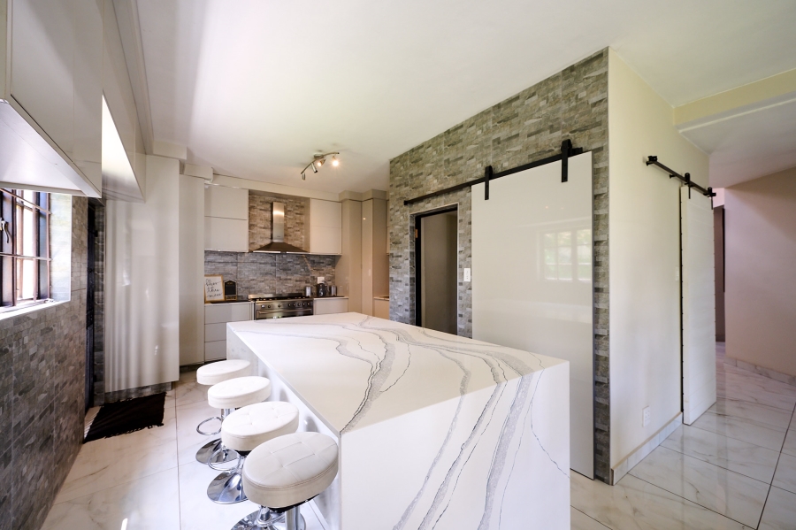 5 Bedroom Property for Sale in Kyalami Hills Gauteng