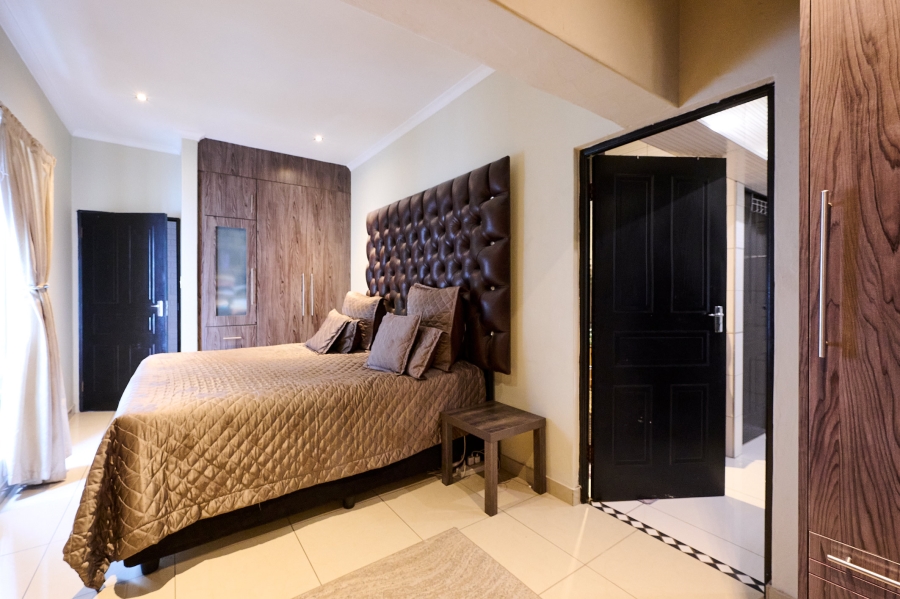 5 Bedroom Property for Sale in Kyalami Hills Gauteng