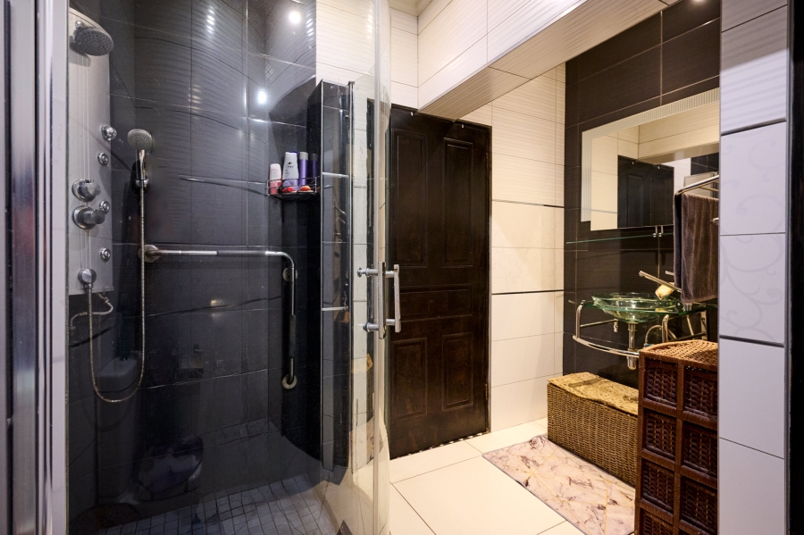 5 Bedroom Property for Sale in Kyalami Hills Gauteng