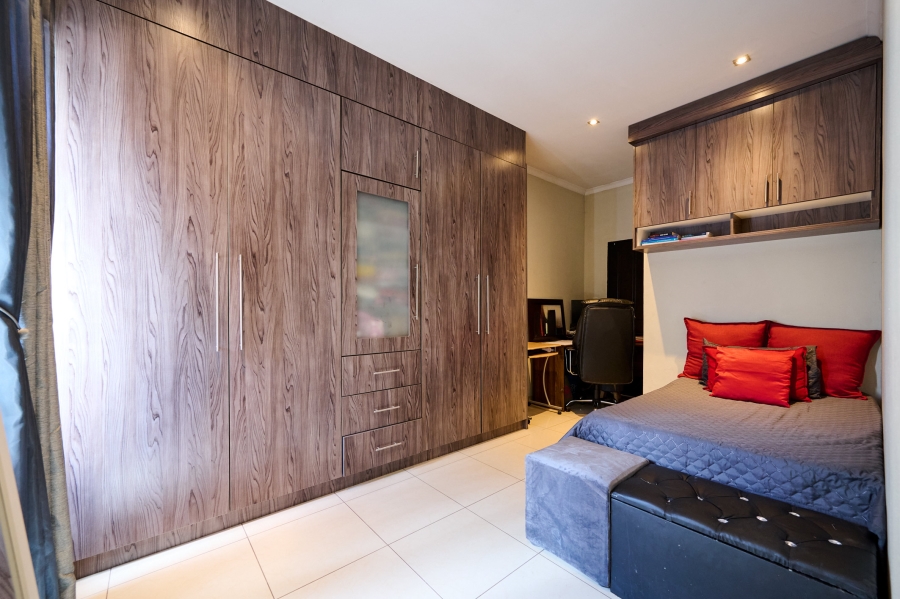 5 Bedroom Property for Sale in Kyalami Hills Gauteng