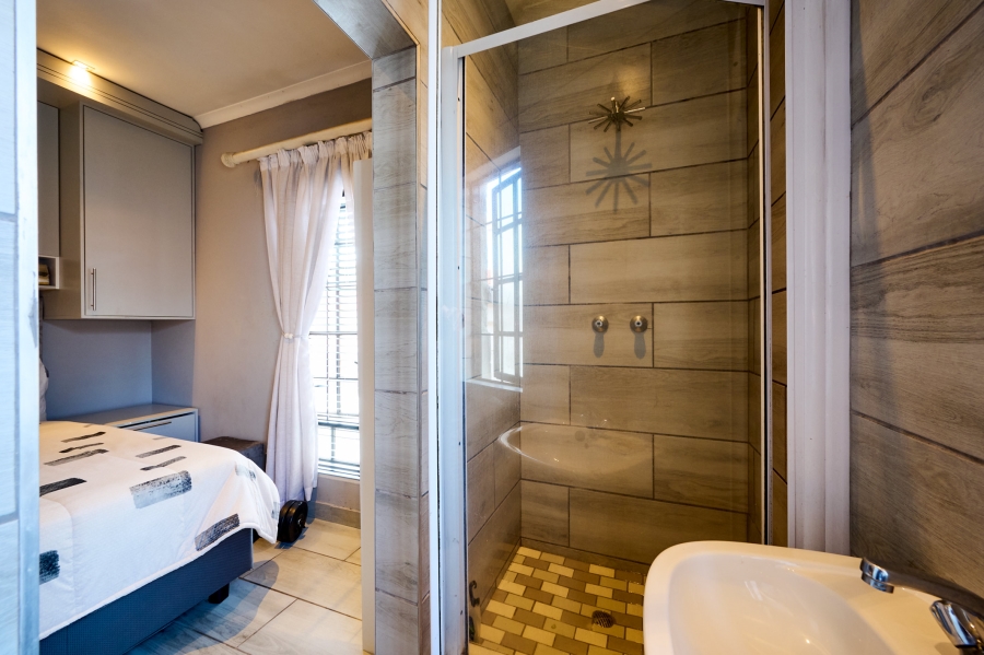 5 Bedroom Property for Sale in Kyalami Hills Gauteng