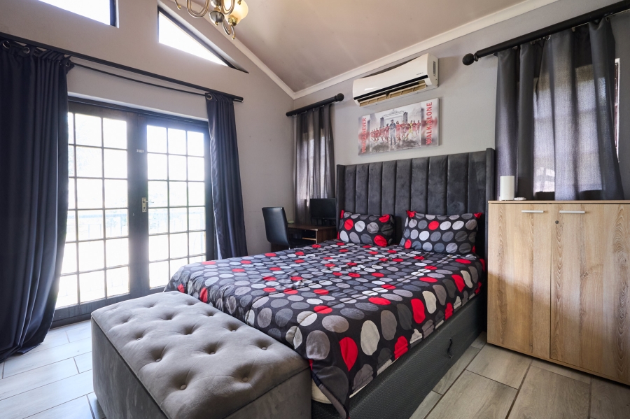 5 Bedroom Property for Sale in Kyalami Hills Gauteng