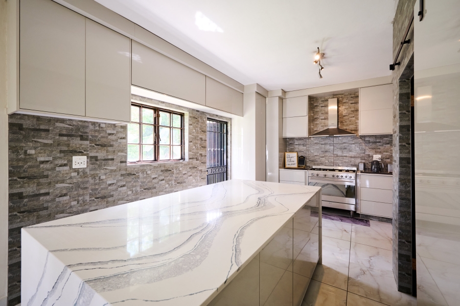 5 Bedroom Property for Sale in Kyalami Hills Gauteng