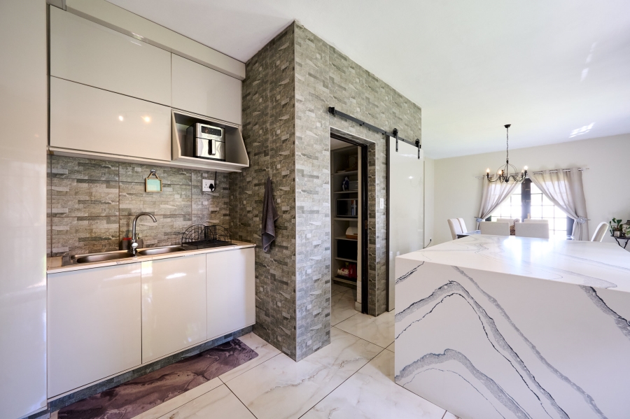 5 Bedroom Property for Sale in Kyalami Hills Gauteng