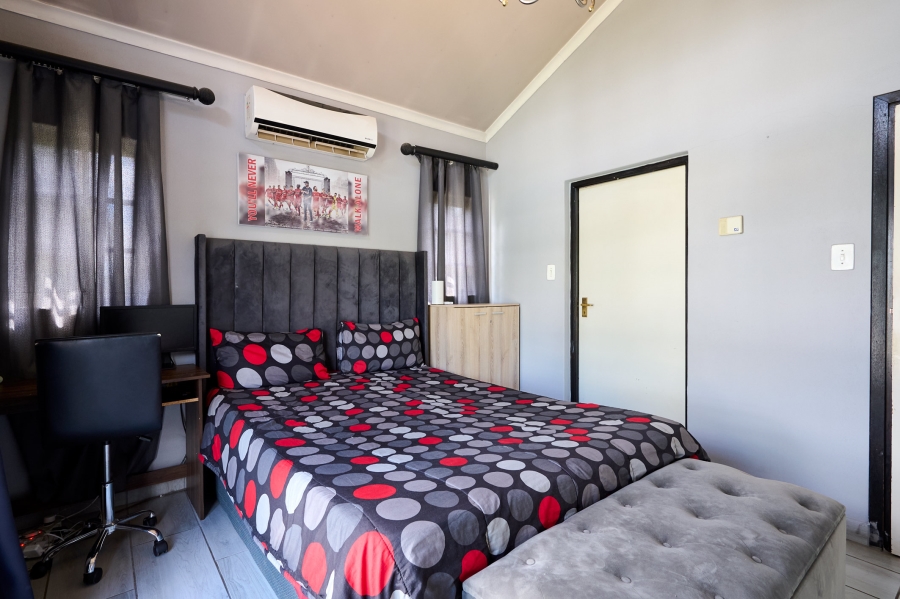 5 Bedroom Property for Sale in Kyalami Hills Gauteng