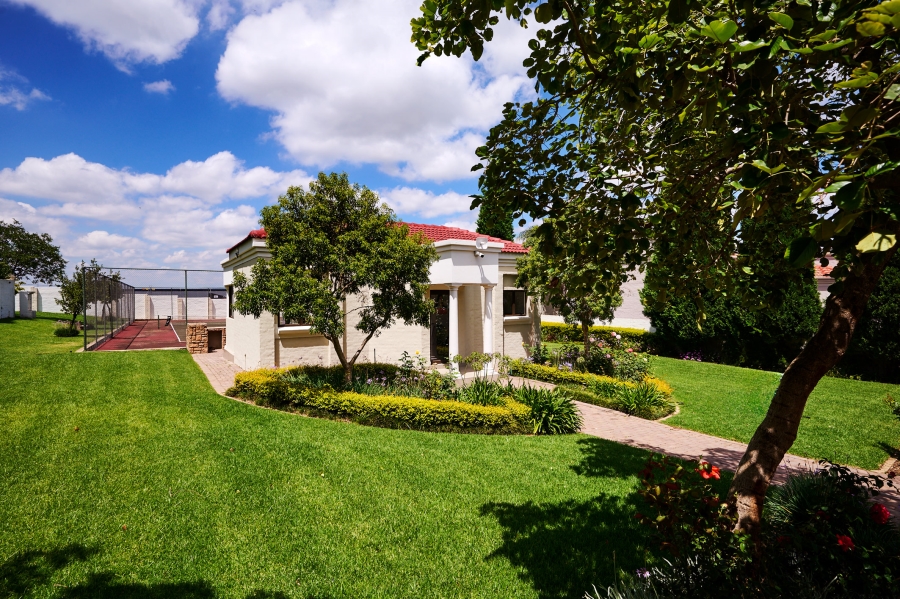 5 Bedroom Property for Sale in Kyalami Hills Gauteng