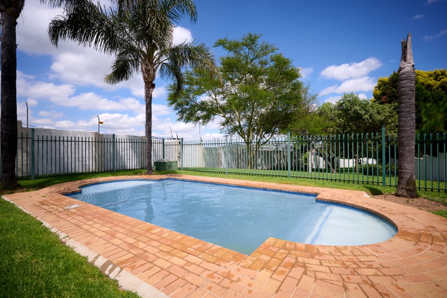 5 Bedroom Property for Sale in Kyalami Hills Gauteng