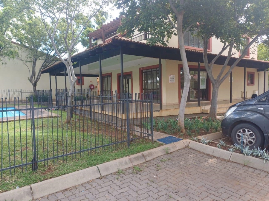 1 Bedroom Property for Sale in Silver Lakes Gauteng