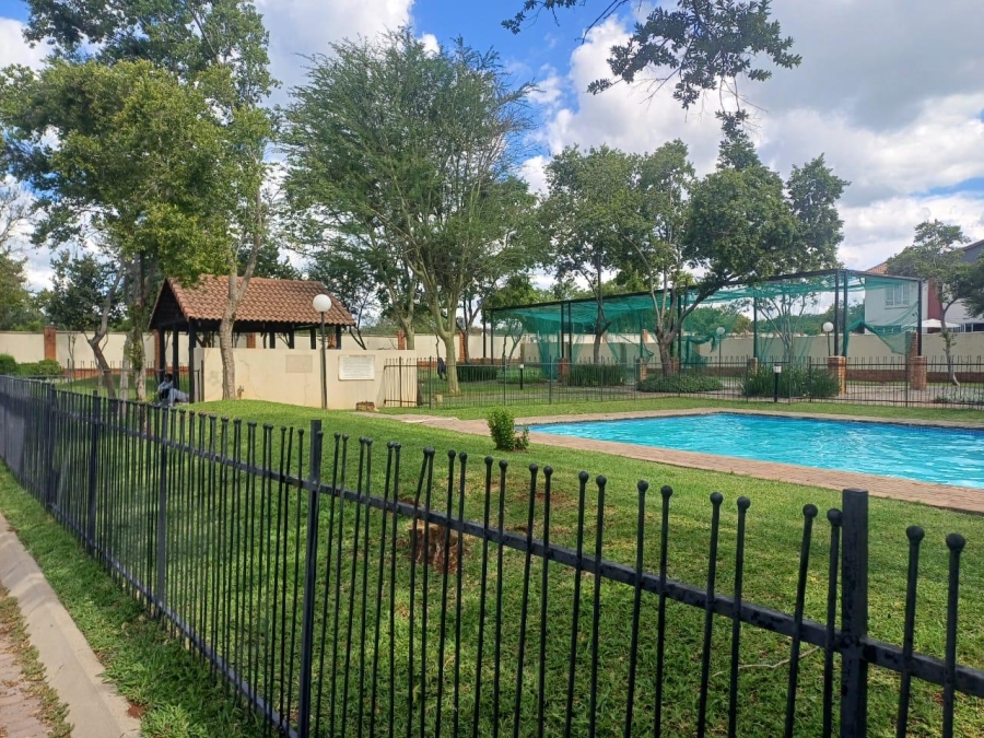 1 Bedroom Property for Sale in Silver Lakes Gauteng