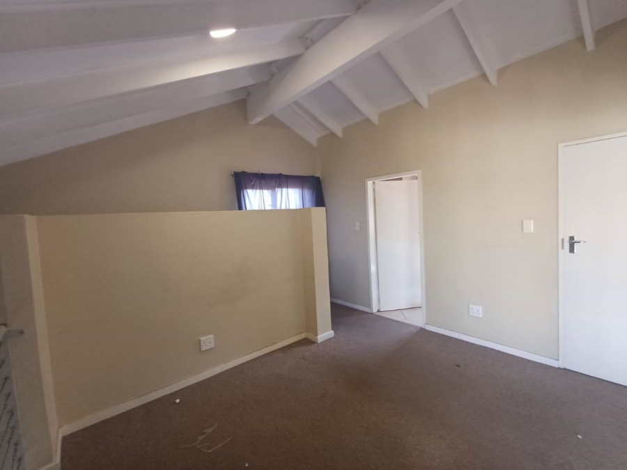 1 Bedroom Property for Sale in Silver Lakes Gauteng