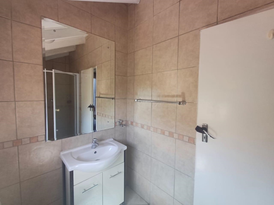 1 Bedroom Property for Sale in Silver Lakes Gauteng