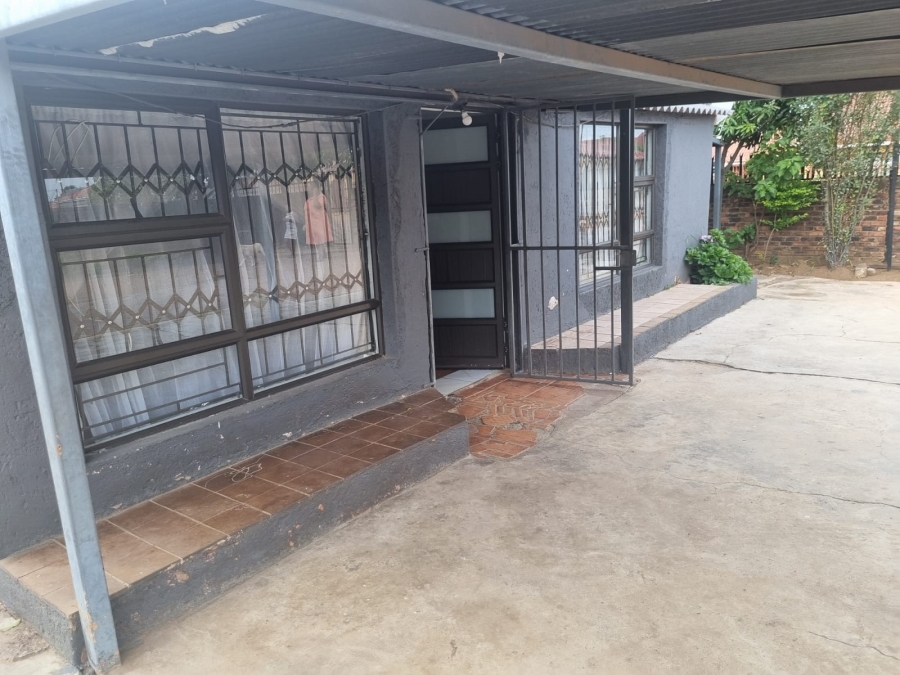 2 Bedroom Property for Sale in Mabopane Unit B Gauteng