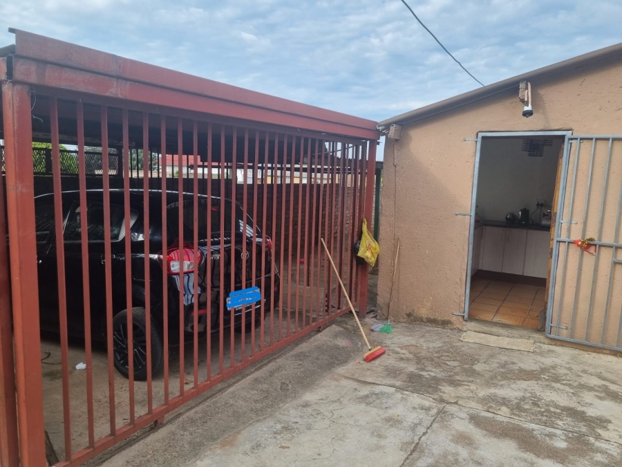 2 Bedroom Property for Sale in Mabopane Unit B Gauteng