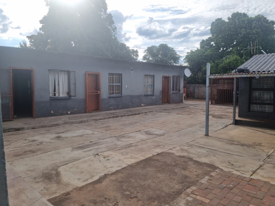 2 Bedroom Property for Sale in Mabopane Unit B Gauteng