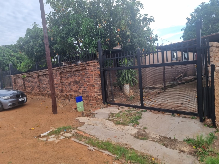2 Bedroom Property for Sale in Mabopane Unit B Gauteng